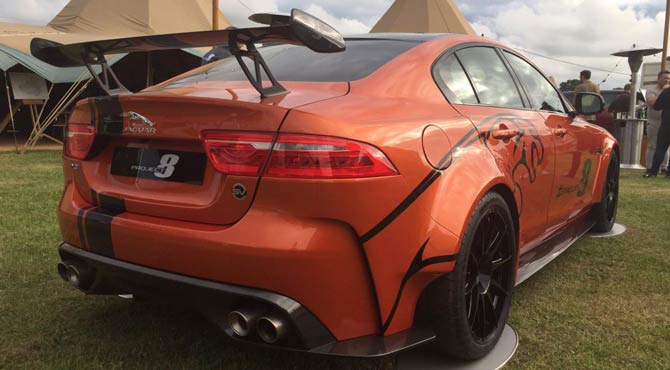 Jaguar XE SV Project 8 pozadi